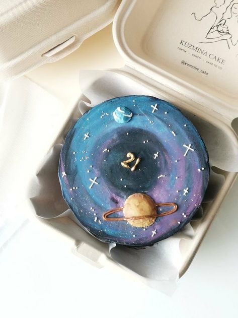 Saturn Cake Ideas, Saturn Birthday Cake, Planet Cake Ideas, Birthday Cake Galaxy, Galaxy Theme Cake, Astronomy Cake, Galaxy Cake Ideas, Birthday Cake Space, Saturn Cake