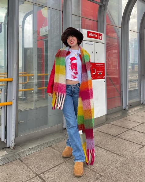 Colorful Beanie Outfit, Colorful Scarf Outfit Winter, Colorful Winter Scarf, Big Colorful Scarf Outfit, Colorful Scarf Outfit, Plaid Scarf Outfit, Traditional Multicolor Winter Scarf, Multi Color Chunky Scarf, Colorful Winter Outfits