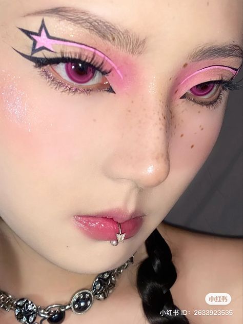 Pink Star Makeup, Black Eyeshadow Eyeliner, Black Pink Makeup, Star Makeup Look, Star Eye Makeup, Xiaohongshu Makeup, Star Liner, Monster Makeup, Pink Eyeliner