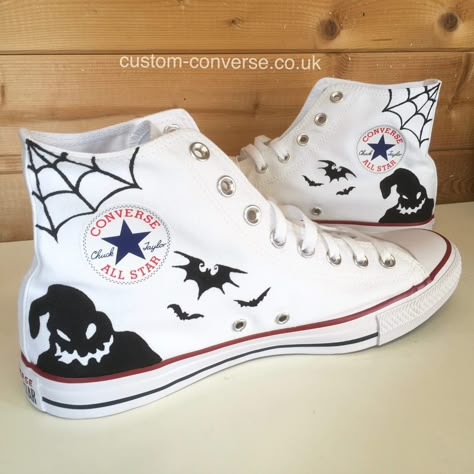 Hand painted portrait images of Jack Skellington and Sally with black Oogie Boogie, bats and cobwebs on the inner facing sides of each shoe. Cute Shoe Painting Ideas, Diy Converse Shoes Paint, Converse Costumised, Shoe Painting Ideas Converse, Converse Custom Art, Scream Painted Converse, Oogie Boogie Shoes, Converse Custom Ideas, White Converse Custom Art