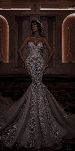 Mermaid Wedding Dress Couture Candy, Mafia Wedding Dress, Mafia Wedding, Dangerous Romance, Brides Dresses, Queen Style, Wedding Dress Jewelry, Dream Wedding Decorations, Extravagant Wedding