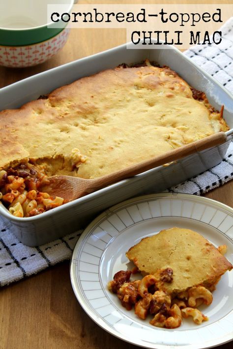 Chili, cheese, and macaroni get topped with a layer of golden cornbread for this ultra-comforting Cornbread-Topped Chili Mac. Cornbread Chili Casserole, Chili Mac Casserole, Cornbread Chili, Cornbread Topping, Cornbread Crust, Chili Cornbread Casserole, Bbq Salad, Chili Casserole, Cornbread Casserole Recipe