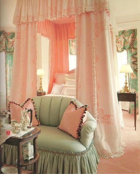 CHIC CHAMBRE: a dreamy delight done by design duo Kevin Mayo and Ralph DeLucci. Divine details abound! ||📷 by Daniel Eifert|| Modern Shabby Chic, Shabby Chic Bedding, Canopy Design, Shabby Chic Bedrooms, Bed Canopy, Dreamy Bedrooms, Design Del Prodotto, Canopy Bed, Bedroom Green