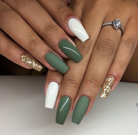 Light Army Green Nails, Fall Nail Designs Olive Green, Army Wife Nails, November Nails Ideas Green, Sage Green Birthday Nails, Simple Christmas Nails Short Green, Cute Green Nails Ideas, Green Ivy Nails, Green Fall Acrylic Nails