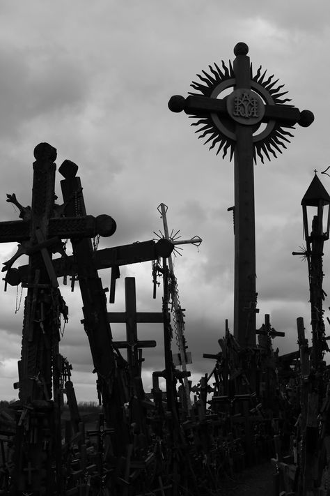 Lithuania Cross Hill, Siauliai Lithuania, Hill Of Crosses Lithuania, Hill Of Crosses, Cross Drawing, Sacred Architecture, Southern Gothic, Gothic Aesthetic, Goth Aesthetic