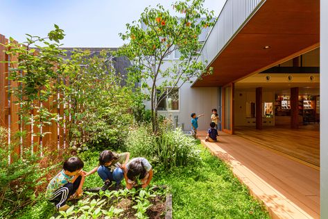 This is a facility which has two functions. One is a training center of Montessori education for 0-3 babies and the other is a playing hall for children of the nursery next to this facility. More than half of area in Akiruno is forest. So, this facility was designed with the concept ‘Forest House in Akiruno’, for both children and adults to cultivate their rich sensitivity and independence through feeling nature. Nursery Architecture, Nature Kindergarten, Forest Kindergarten, Visuell Identitet, Nature Education, Kindergarten Design, Nature School, School Images, Children's Garden