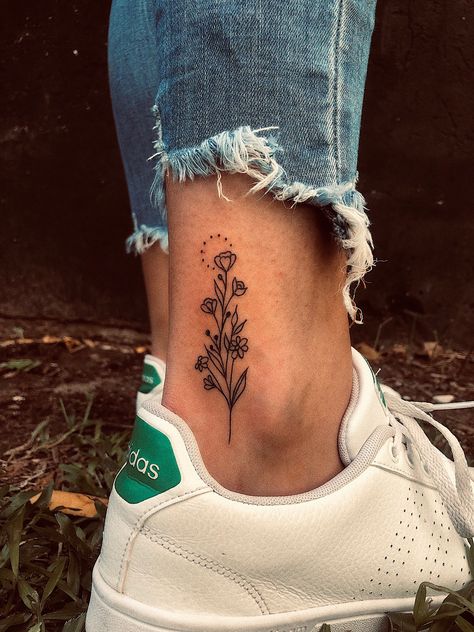 Women Tattoos Nature, Tattoo Placement For Women Leg, Back Of Foot Tattoo, Flowers On Ankle Tattoo, Small Unique Tattoos Women, Interesting Tattoos For Women, Achilles Tattoo Placement, Small Bouquet Of Flowers Tattoo, Flower Tattoos Ankle