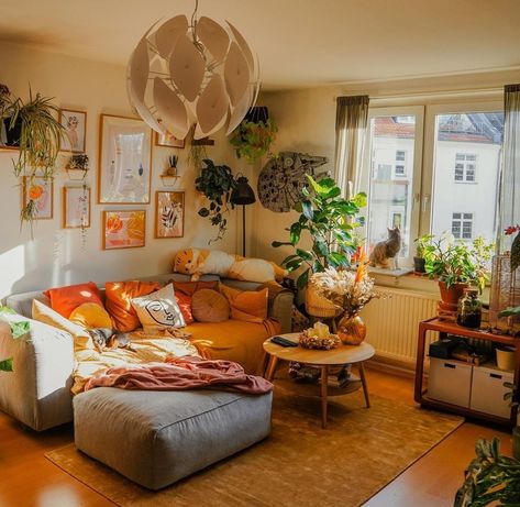 Living Room Ideas Colorful, Hippie Apartment Aesthetic, Cozy Earthy Living Room, Hippie Living Room, Earthy Living Room, Home Decor Wallpaper, Decor Wallpaper, Home Decor Living Room, Bohemian Living Room