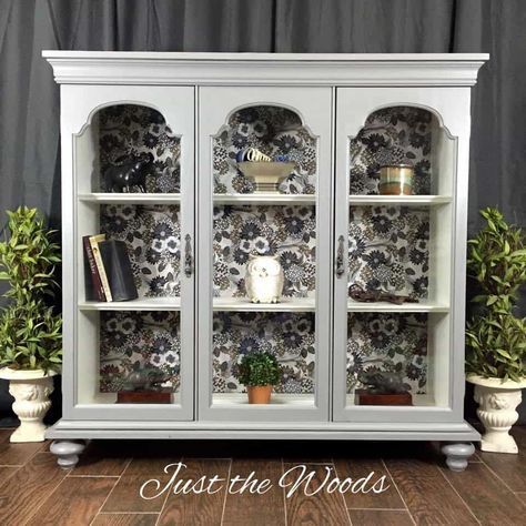 Repurpose the top of a china cabinet by adding feet and turn it into a modern chic curio cabinet. With a fabric decoupage back this painted furniture makeover is a DIY project for everyone Hutch Top Repurposed, White China Cabinet, Curio Cabinet Makeover, China Cabinet Redo, Smart Tiles, Furniture Rehab, Cabinet Makeover, Curio Cabinet, White China