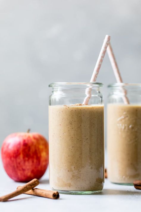 Apple Punch, Apple Smoothie Recipes, Freezer Smoothies, Apple Dumpling, Easy Breakfast Options, Apple Smoothie, Good Foods, Apple Drinks, Foods And Drinks