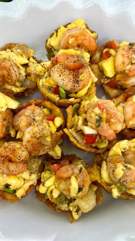 Jamaican Hors D'oeuvres, Caribbean Finger Foods, Caribbean Finger Food Ideas, Caribbean Wedding Food, Jamaican Wedding Food, Jamaican Appetizers, Birthday Party Meals, Plantain Cups, Cultural Dishes