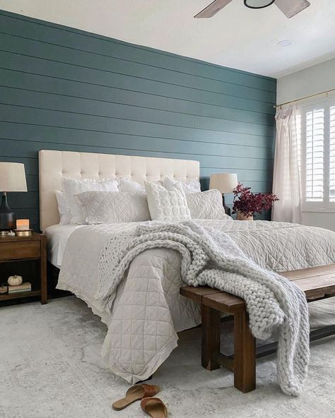 Farmhouse Bedroom Teal Accents, Shiplap Walls Bedroom, Modern Farmhouse Bedroom Ideas, Teal Bedroom Ideas, Modern Farmhouse Bedroom Decor, Shiplap Bedroom, Bedroom Inspirations Minimalist, Farmhouse Bedroom Decor Ideas, Teal Bedroom