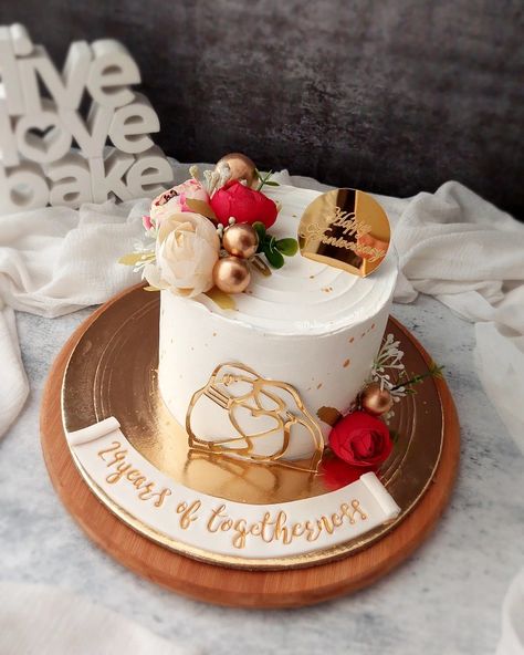 Anniversary cake Fondant Anniversary Cake Ideas, Small Anniversary Cake Designs, Beautiful Anniversary Cake, 25 Years Anniversary Cake, Mom Dad Anniversary Cake, 10 Anniversary Cake, Anniversary Cake Ideas For Parents, Aniversary Cakes Designs, Latest Anniversary Cake Designs