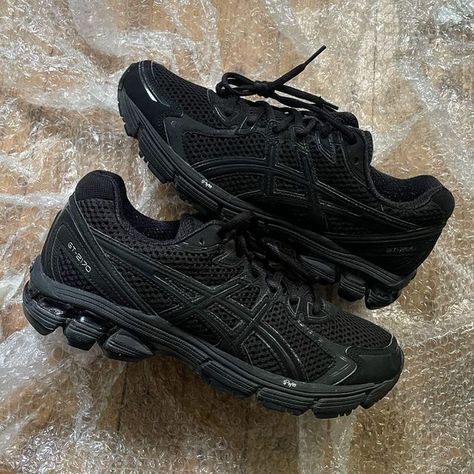 Asics Shoes Black, Asics Black Sneakers, Black Sneakers Aesthetic, Black Shoes Aesthetic, Black Sports Shoes, Black Asics, Asics Black, Asics Sneakers, Dad Sneakers