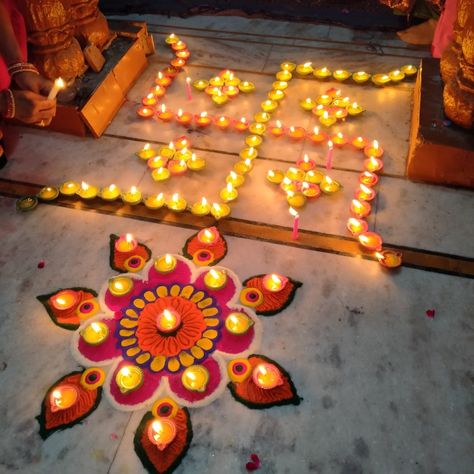 #Maha#aarti#Kartik Diwali Gallery Decoration, Aarti Decoration, Gallery Decoration, Deepam Rangoli, Hindu Festival Of Lights, Jai Sri Ram, Diwali Photography, Diwali Pictures, Diwali Photos