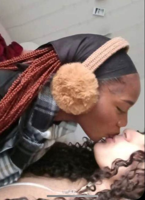 Wlw Black Women Spicy, Biracial Couples Wlw, Black Wlw Aesthetic, Wlw Black Women, Interacial Sapphic Aesthetic, Wlw Black And White, Latina And Black Wlw Couple, Wlw Interacial, Wlw Mixed Couple