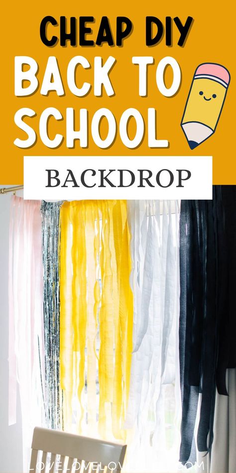 DIY back to school backdrop. School Photo Booth Ideas, First Day Of School Party, Back To School Backdrop, School Backdrop, Welcome To Preschool, Fun Party Ideas, Diy Photo Booth Backdrop, Kindergarten Photos, First Day Of School Pictures