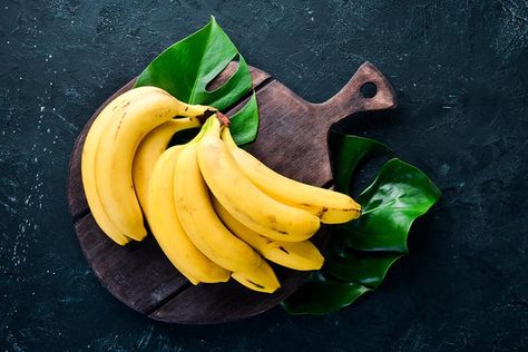 Banana Before Bed, Banana Tea, Night Time Snacks, Banana Toast, Fruit Parfait, Healthy Food Guide, Caramelized Bananas, Late Night Snacks, Good Sources Of Protein