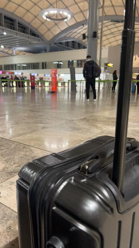 Fake Airport Snaps Night, Airport Fake Snaps, Paris Airport Fake Story, France Airport Snapchat, Istanbul Airport Snapchat, Vrindavan Photography Pictures, Airport Vibes, Emirates Cabin Crew, Boyfriend Instagram