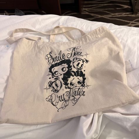 Y2k Tote Bag Design, Betty Boop Things, Betty Boop Bag, Cute Tote Bags Aesthetic, Betty Boop Stuff, Betty Boop Outfits, Tote Bag Design Ideas Aesthetic, Tote Bag Aesthetic Design, Betty Boop Aesthetic