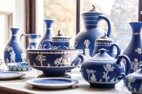 Collecting Wedgwood Jasperware - Homes and Antiques Jasperware Wedgewood, Green Tableware, Hobnail Glassware, Wedgewood China, Wedgwood Jasperware, Classical Antiquity, White Table Cloth, Flow Blue, Fireplace Decor