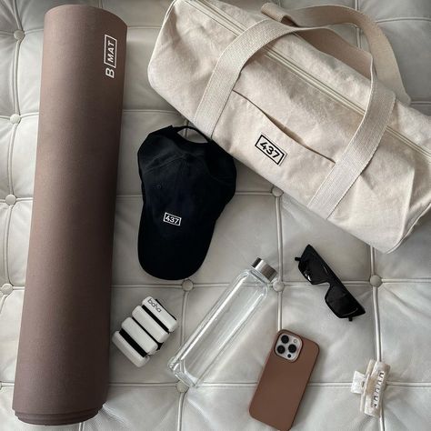 Designer Gym Bag, Woman Fitness Aesthetic, Gym Duffle Bag Woman, Luxury Everyday Gym Bag, Functional Everyday Gym Bag, Yoga Bag Aesthetic, Sport Bag Aesthetic, Sporty Gym Duffle Bag, Duffle Bag Aesthetic