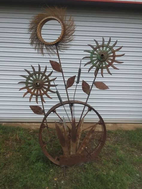 Outdoor Welding Projects, Welded Metal Art Garden Decorations, Welded Yard Art Ideas, Scrap Metal Flowers, Metal Yard Art Garden Decorations, Diy Yard Art From Junk, Metal Yard Art Ideas, Diy Metal Projects, Junk Metal Art