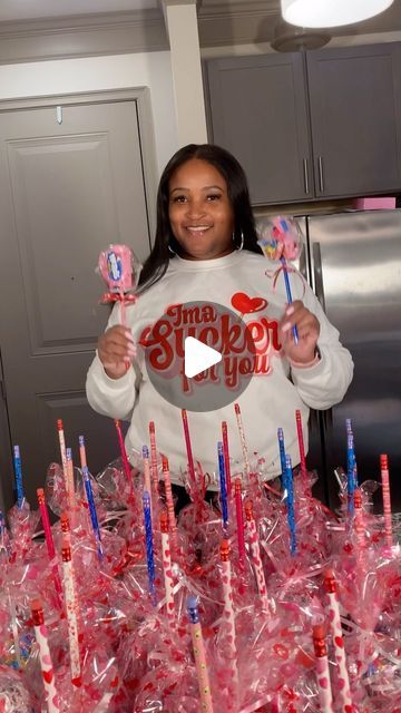 100K likes, 1,606 comments - iamkimberlynikole on January 10, 2024: "Alright I know I’ve been promising this video on the Valentine’s lollipop for over a week and..." Lollipop Centerpiece, Lollipops Diy, Valentine's Diy, Candy Centerpiece, School Party Favors, Giant Lollipops, Lollipop Tree, Candy Lady, Candy Centerpieces