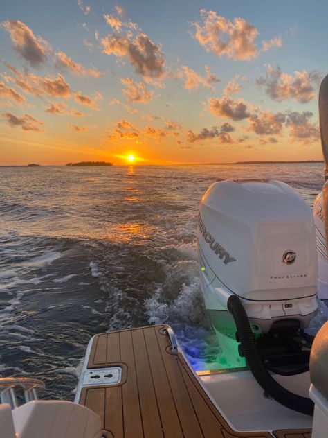 Cape coral FL sunset Mexico Pics, Coastal Girl, Cape Coral Florida, Boat Life, Lake Vacation, Boat Ride, Summer Goals, Pretty Animals, Cape Coral