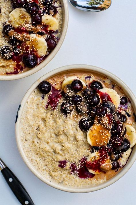 Quick Quinoa Porridge with Banana & Berries | Melissa Hemsley | Bloglovin’ Melissa Hemsley, Quinoa Recipes Easy, Quinoa Porridge, Enchilada Casserole Recipes, Porridge Recipes, Quinoa Healthy, Healthy Sweets Recipes, Food Tasting, Big Bowl