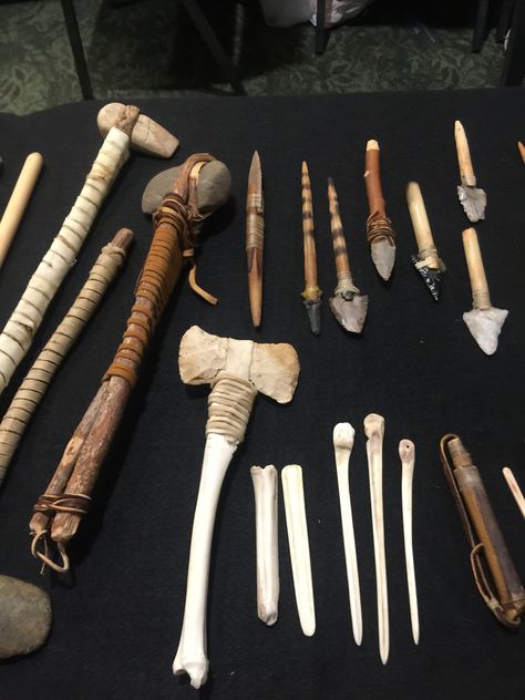 Ancient Artifacts Prehistoric, Tools Aesthetic, Stone Age Tools, Paleo Indians, Native American Tools, Arrowheads Artifacts, Primitive Technology, Ancient Tools, Indian Artifacts