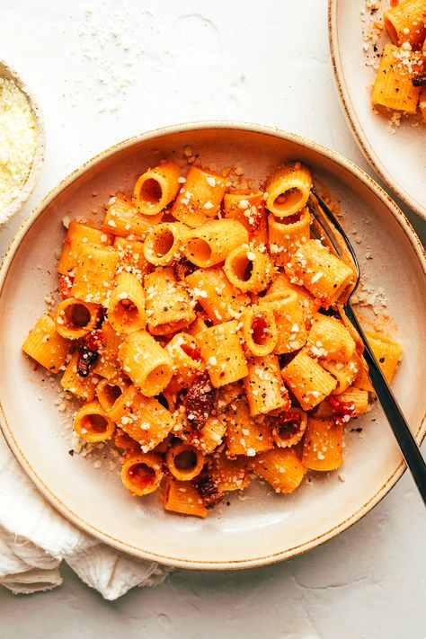 Amatriciana Recipe, Pasta All Amatriciana, Amatriciana Sauce, Spaghetti All Amatriciana, Classic Italian Pasta, All Amatriciana, Rigatoni Pasta, Pecorino Romano, Dried Peppers