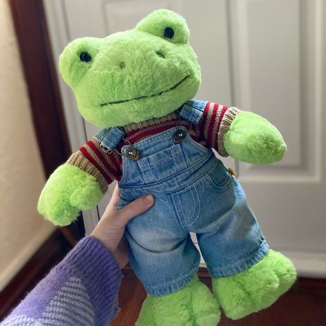 Spring Frog Build A Bear, Stuffed Animal Outfits, Spring Green Frog Build A Bear Aesthetic, Build A Bear Frog Aesthetic Outfits, Bab Frog Outfits, Build A Bear Aesthetic Outfit, Build A Bear Outfit Ideas, Frog Outfit Ideas, Frog Plushie Aesthetic