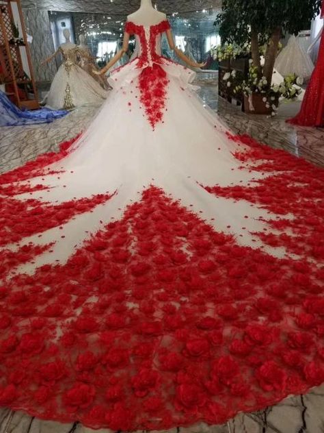 Wedding Dress Long Train, Dress Long Train, Red And White Weddings, Train Wedding Dress, Red Wedding Dress, Long Sleeve Wedding Gowns, Train Wedding, Long Train Wedding Dress, Long Red Dress