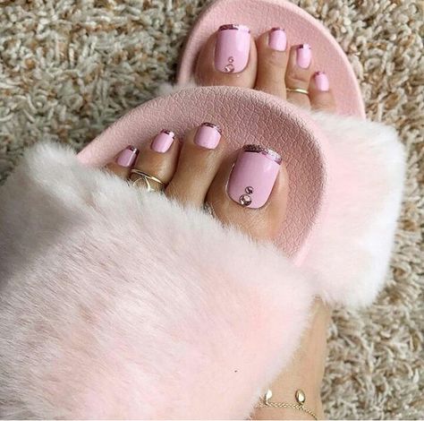 2019 Nails, Pedicure Designs Toenails, Toe Nail Color, Pretty Toe Nails, Cute Toe Nails, Summer Toe Nails, Pedicure Designs, Cute Toes, Toe Nail Designs