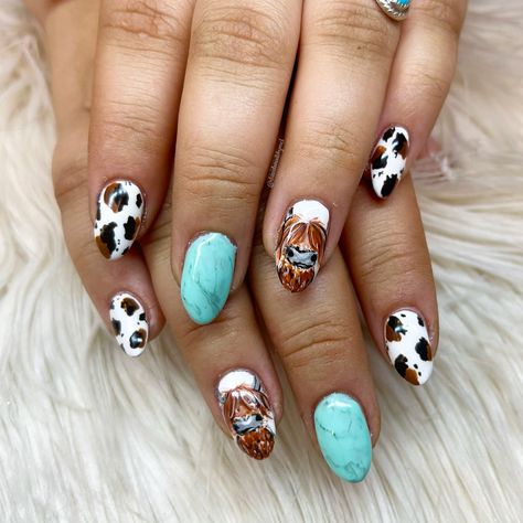 Country Theme Acrylic Nails, Simple Cow Nail Designs, Country Nail Art Designs, Dip Nails Cow Print, Cute Short Cow Print Nails, Nail Art Designs Western, Long Horn Nail Design, 4th Of July Cow Print Nails, Cowboy Nails Western Short