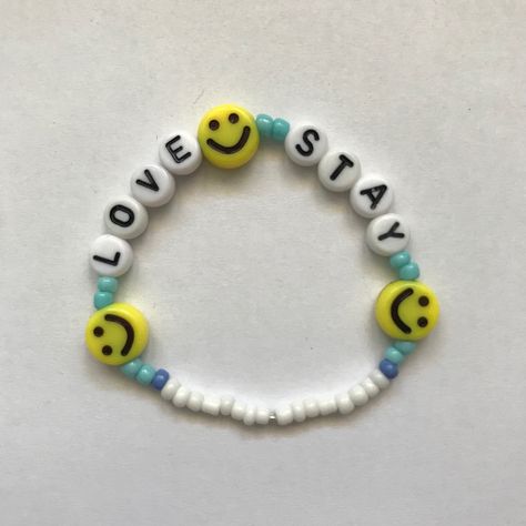 #straykids #lovestay #stay #beads #bracelet Straykids Beads Bracelet, Straykids Bracelets, Skz Bracelet, Diy Souvenirs, Pop Beads, Kpop Diy, Craft Club, Beaded Bracelets Diy, Beaded Accessories