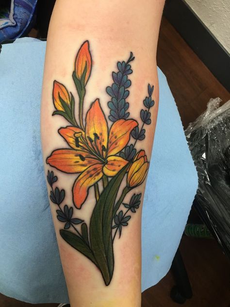 Traditional Lily Tattoo, Lilly Flower Tattoo, Traditional Flower Tattoo, Underarm Tattoo, Tato Tradisional, Lillies Tattoo, Art Nouveau Tattoo, Lily Flower Tattoos, Traditional Tattoo Flowers