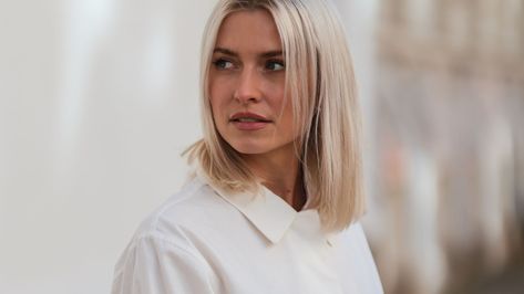 Haarfarben-Trend 2022: Wir lieben Eisblond – diesen Look schauen wir uns im Sommer von Lena Gercke ab! Hairstyles, Hair Styles, Hair, Beauty