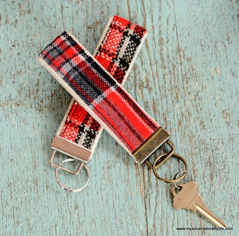 Handmade Gifts 2014- DIY Vintage Fabric and Webbing Key Chains - My So Called Crafty Life Sewing To Sell, Costura Diy, Sell Diy, Beginner Sewing Projects Easy, Crafts To Make And Sell, Love Sewing, Diy Vintage, Sewing Projects For Beginners, Easy Sewing Projects