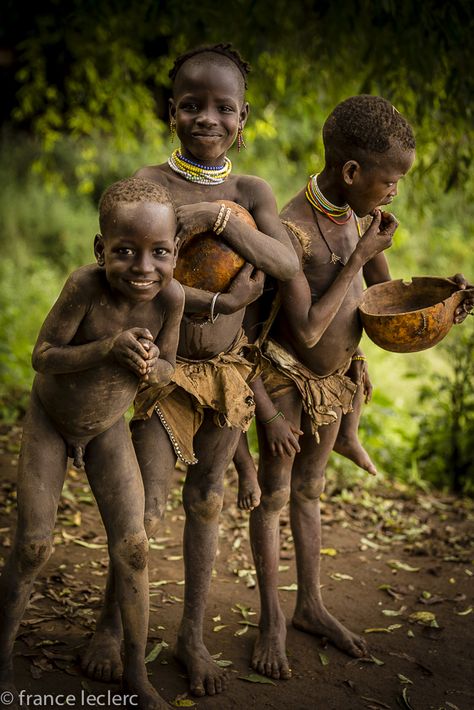 KaroB-19 Children In Africa, Life Activities, Talent Development, African Art Paintings, Capture Moments, Cute Mermaid, Anime Guys Shirtless, We Are The World, Dark Photography