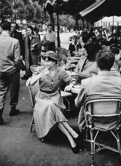 Celebrate Bastille Day by Drinking Like a French Girl  - MarieClaire.com 1950s Photos, Cafe Society, Robert Doisneau, Old Paris, Paris Vintage, Vintage Cafe, Paris Mode, Paris Cafe, Paris Photo