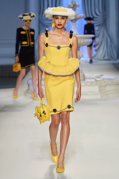 Moschino 2023, Ready To Wear 2023, Rtw 2023, Milan Fashion Week Runway, Spring 2023 Ready To Wear, 2023 Ready To Wear Collection, 2023 Ready To Wear, Ready To Wear Collection, Spring Fashion Trends