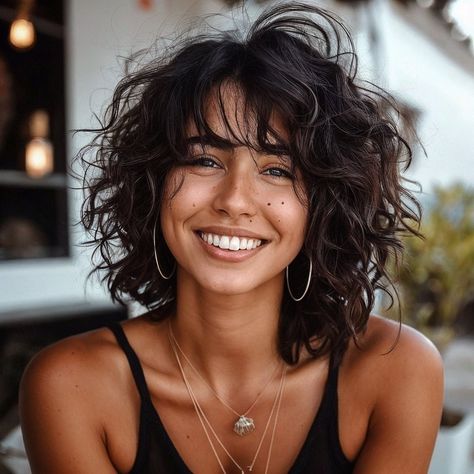 1990s Hair, Hair Shapes, 2025 Style, Curly Cuts, Curly Cut, Best Hairstyles For Women, Wavy Bob Haircuts, Short Dark Hair, Wavy Bob