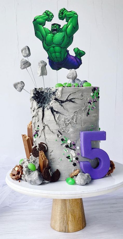 Hulk Themed Cake, Incredible Hulk Birthday Cake, Easy Hulk Cake, Hulk Birthday Theme, Hulk Birthday Cake Ideas, Bolo Hulk, The Hulk Cake, Hulk Cake Design, Boys 6th Birthday Cake