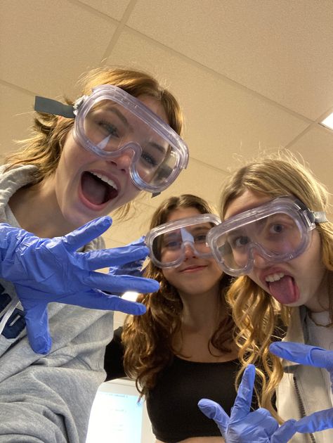 School Science Aesthetic, Med School Friends Aesthetic, Biology Career Aesthetic, Stem Vision Board, Biology Vision Board, Lab Partners Aesthetic, Medicine University Aesthetic, Romanticising Chemistry, Uni Life Friends