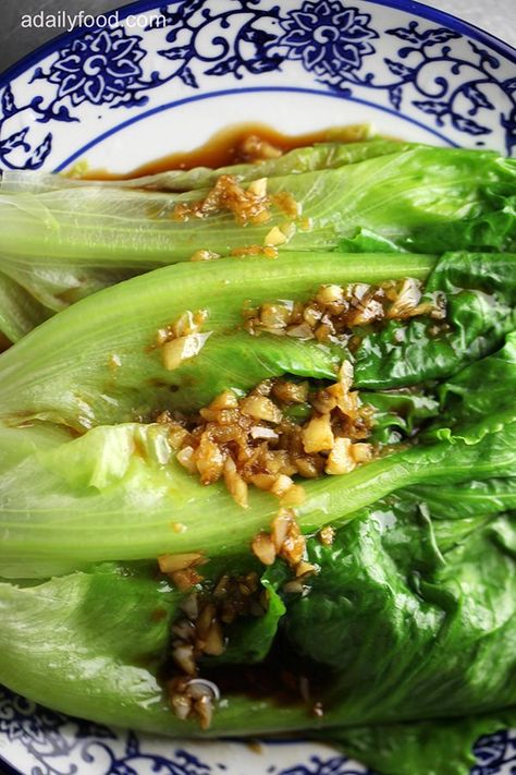 Boiled Lettuce with Sauce - A Daily Food | Chinese Food Culutre and Cooking Boiled Vegetables Recipe, Romaine Lettuce Recipe, Chinese Lettuce, Lettuce Recipes, Food Chinese, Cantonese Cuisine, Boiled Vegetables, Asian Vegetables, Easy Asian Recipes