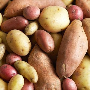 How to Boil Potatoes - There are different ways for different types Potatoes On Stove Top, Potatoes On Stove, How To Boil Potatoes, Poverty Meals, Potatoes On The Stove, Simple Side Dishes, Cooking Potatoes, 3 Ingredient Dinners, Boil Potatoes