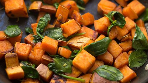 Breakfast Sweet Potatoes, Sweet Potatoes And Spinach, Pan Fried Sweet Potatoes, Potatoes With Spinach, Potatoes And Spinach, Eggless Breakfast, Healthy Potatoes, Pbs Food, Sweet Potato Spinach