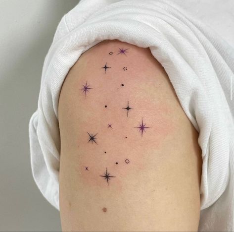 ਏਓ Aesthetic Aries Tattoo, Sparkle Hip Tattoo, Tattoo Ideas Sparkle, Sprinkles Tattoo, Star Sparkle Tattoo, Female Hip Tattoos, Thigh Tattoo Ideas Female, Arm Tattoos Stars, Women Hip Tattoos